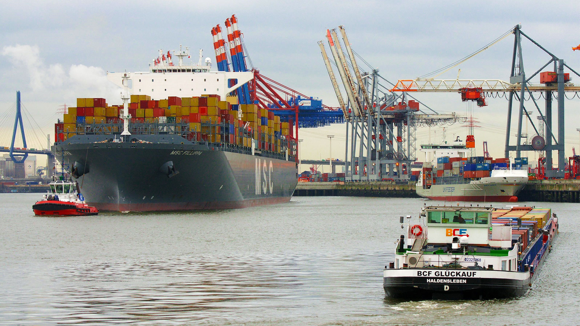 Port of Hamburg: Sea and inland harbour
